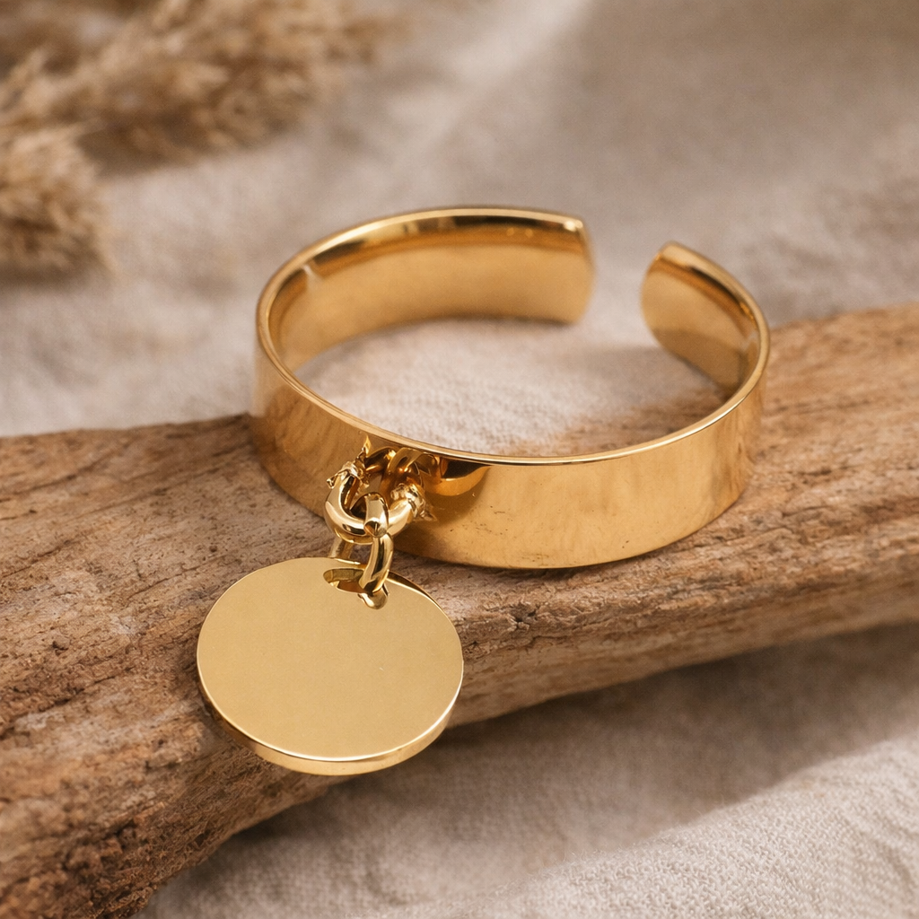 Bague avec pastille ronde dorée - Bague médaille plate