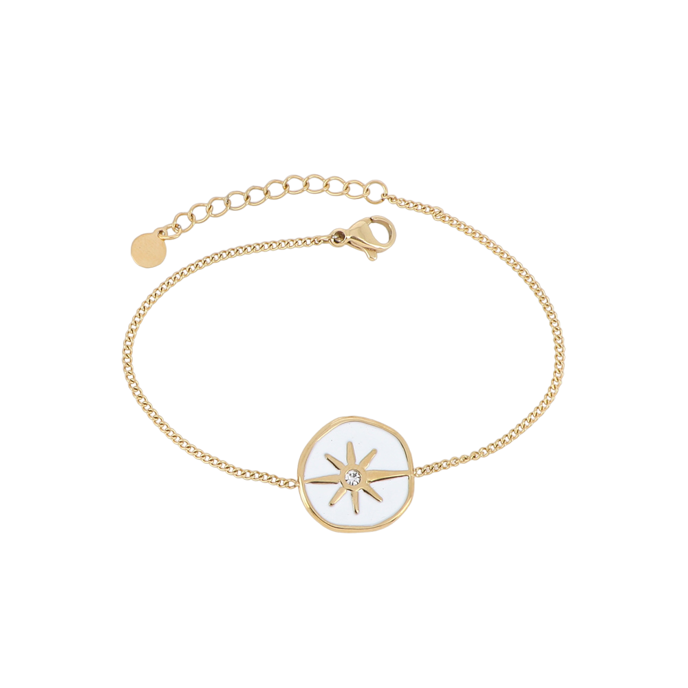 Bracelet chaîne doré composé d'une médaille étoile émaillé blanc serti d'un strass blanc