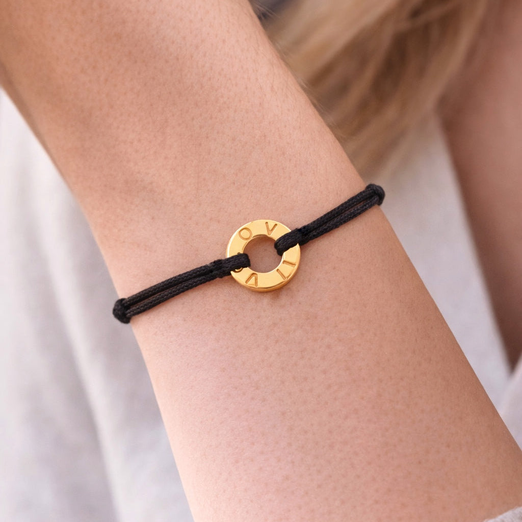 Bracelet cercle Love doré sur cordon - Taille ajustable