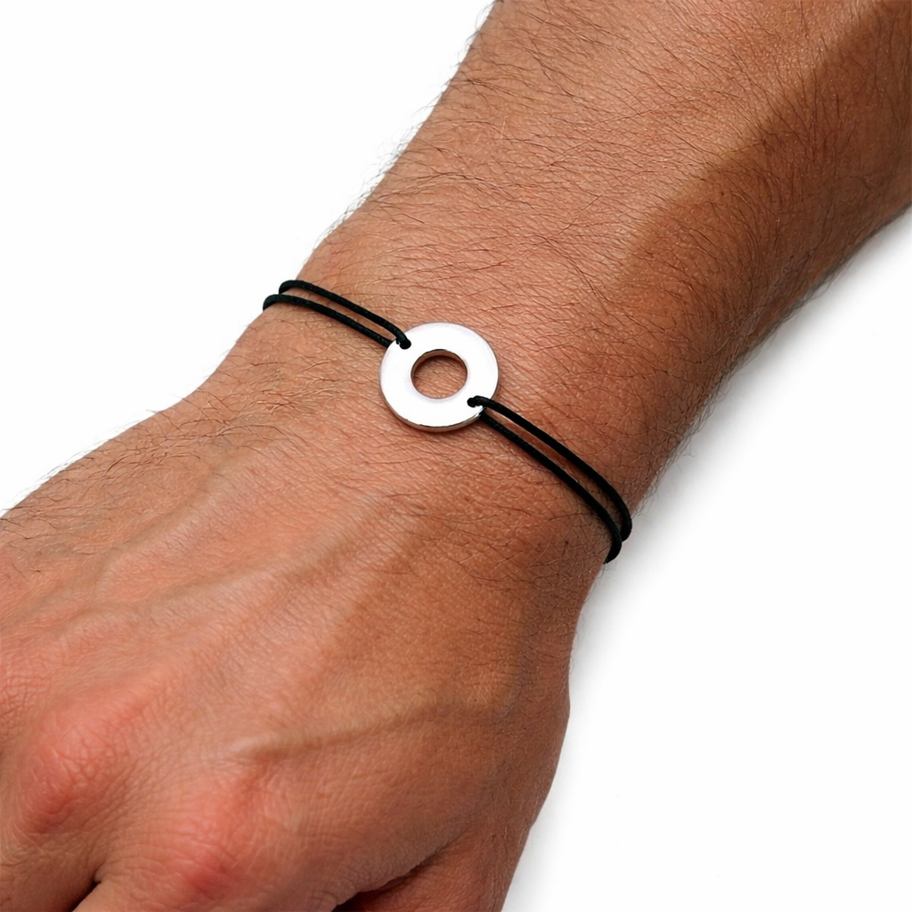 Bracelet médaille cercle ajourée plaqué argent sur cordon