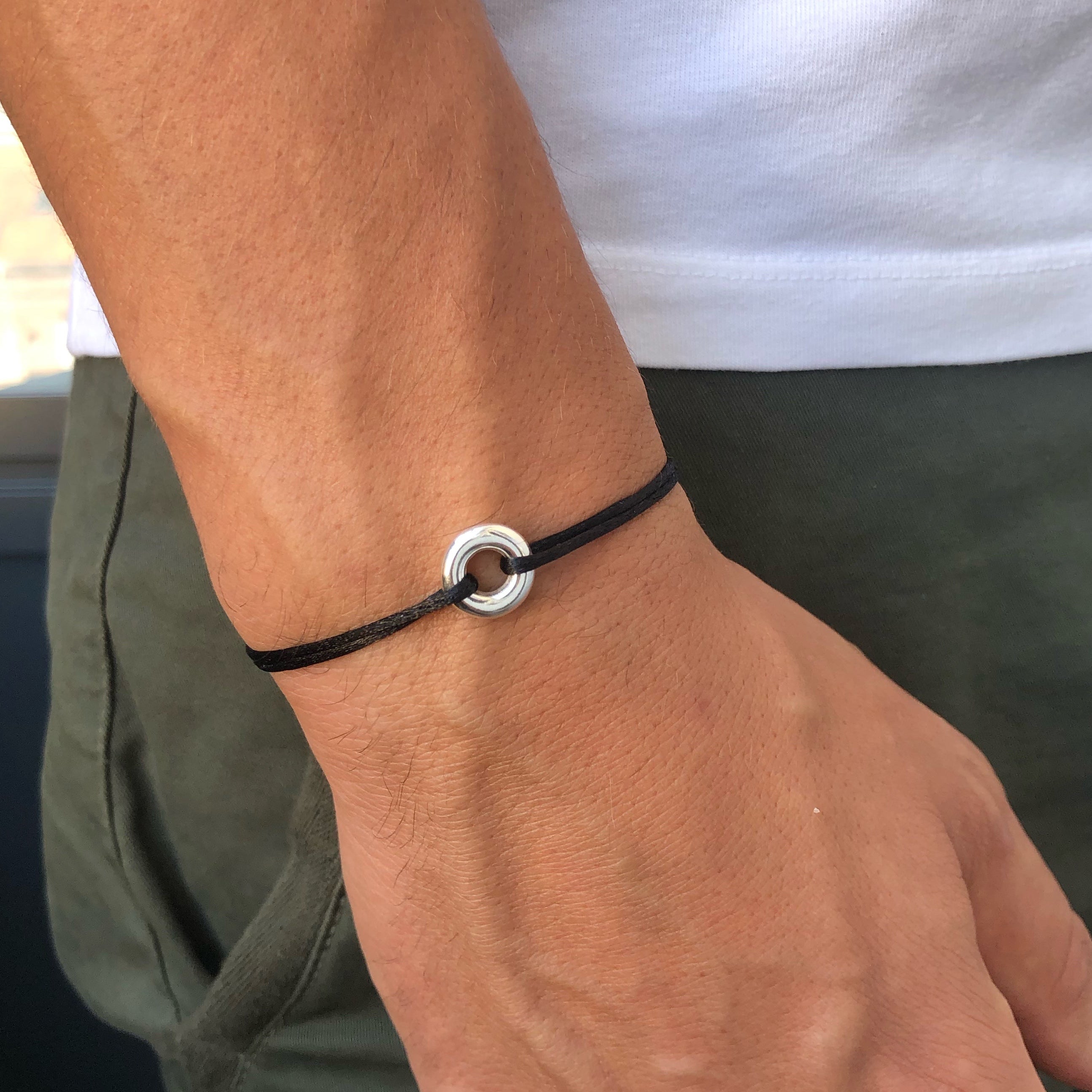 Bracelet petite cercle donut sur cordon