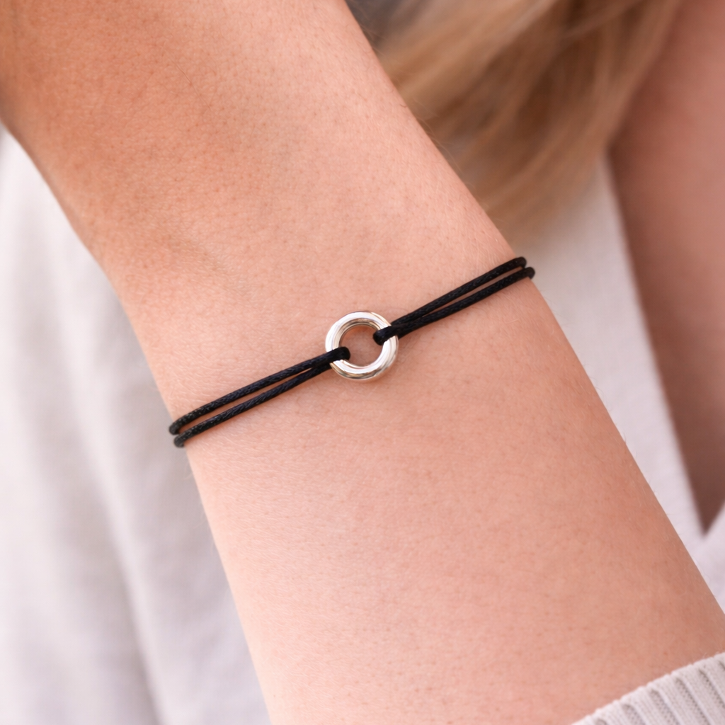 Bracelet petite cercle donut sur cordon