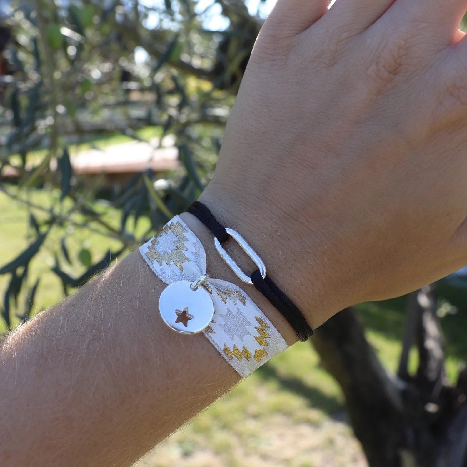 Bracelet petit maillon plaqué argent sur cordon