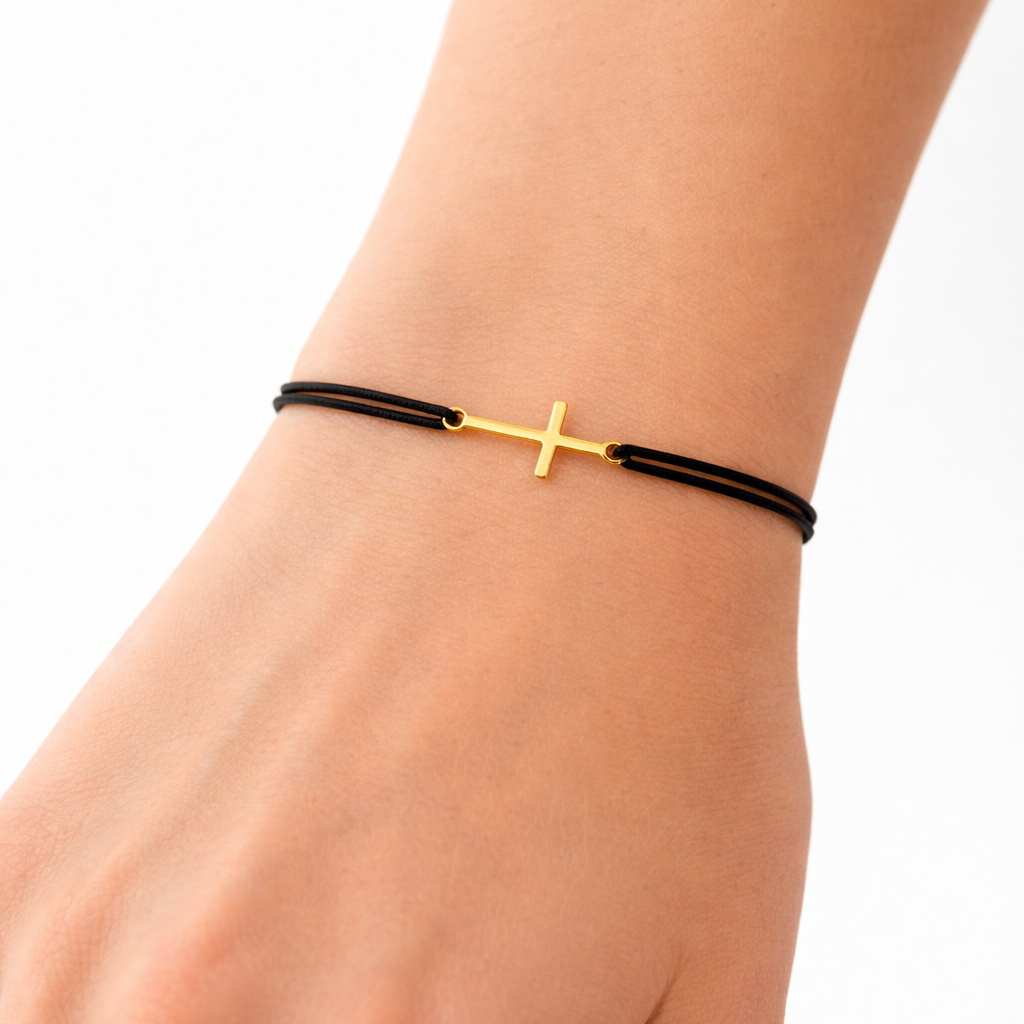 Bracelet Croix en plaqué Or sur Cordon