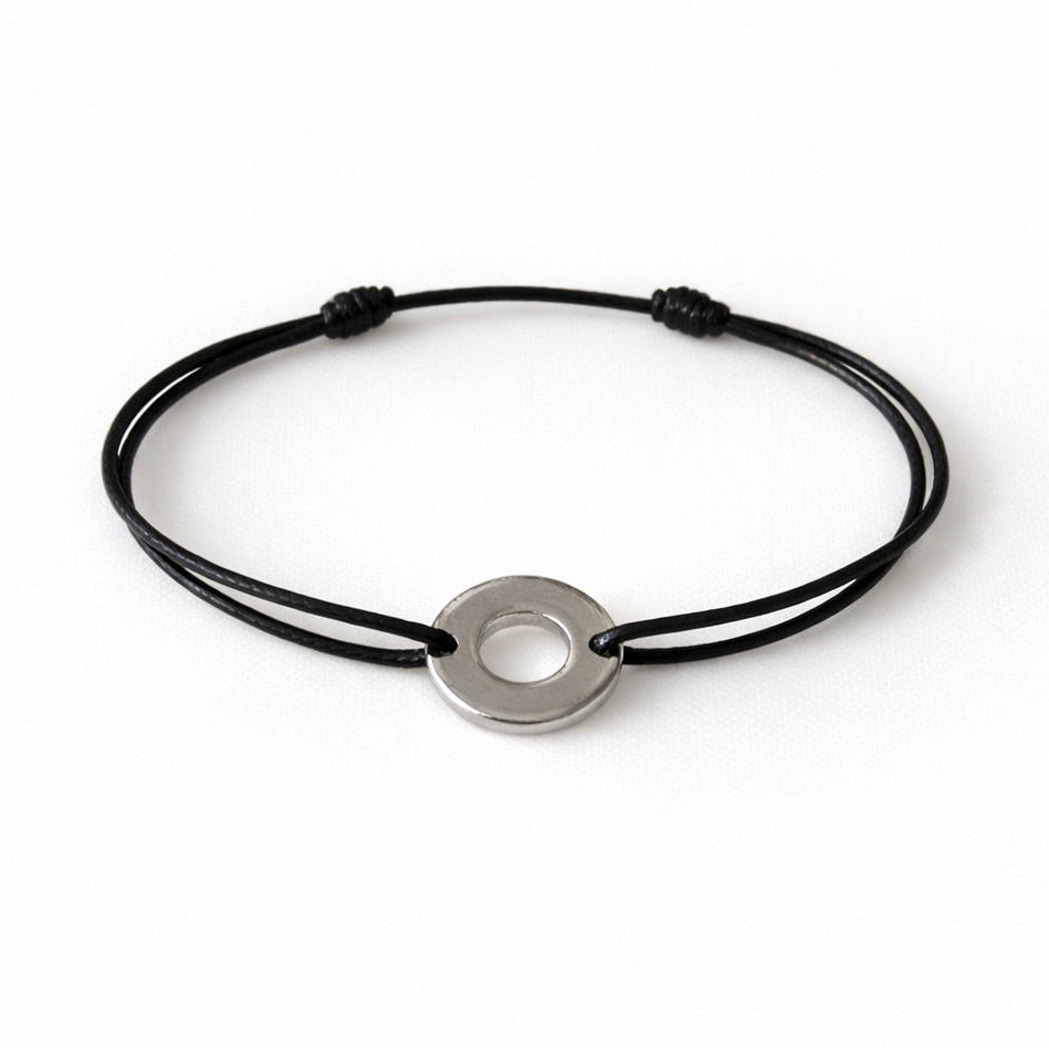 Bracelet médaille cercle ajourée plaqué argent sur cordon