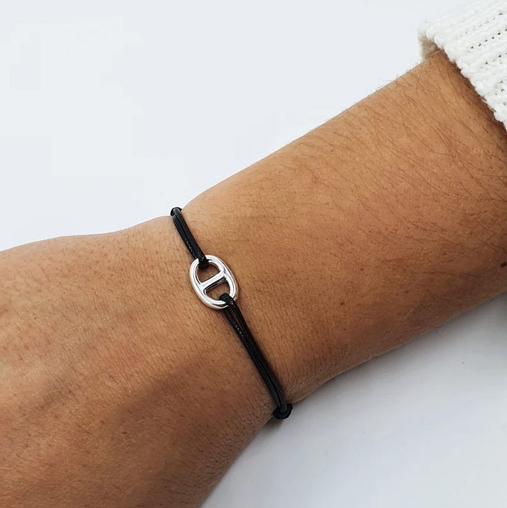 Bracelet petite maille marine argentée sur cordon