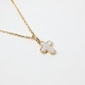 Collier pendentif mini croix plaqué or et nacre