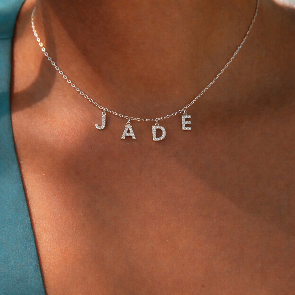 Collier lettre strass zircon argenté collier prénom alphabet, collier initiale personnalisé mot au choix , cadeau d’anniversaire, bijoux femme.