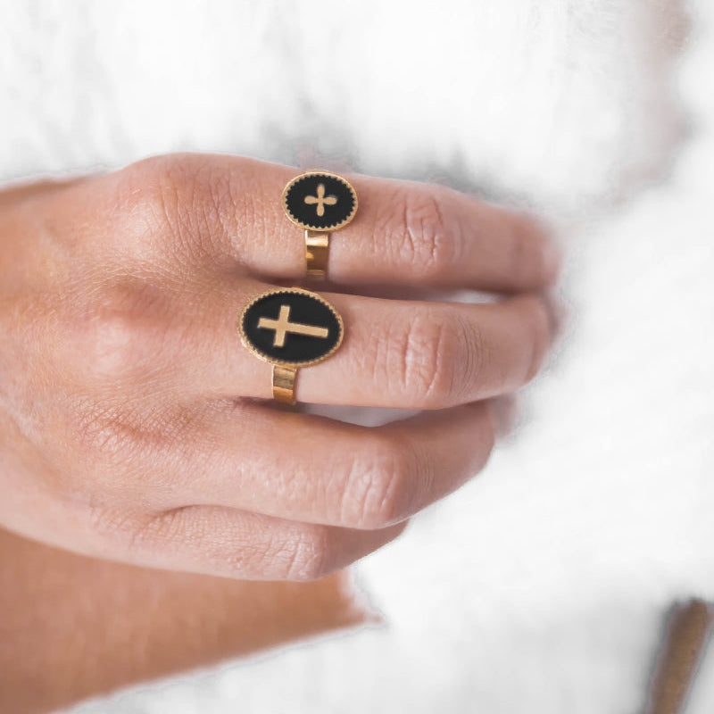 Bague petite Croix Emaillée en acier inoxydable doré